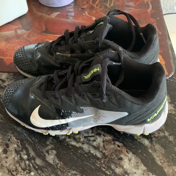 Youth Nike Cleats - Picture 2 of 6
